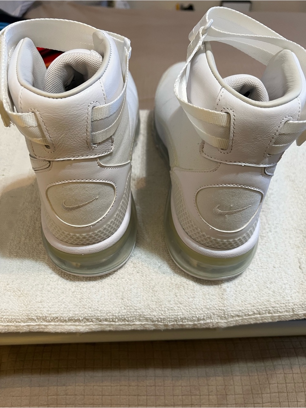 Nike - Picture 2 of 6